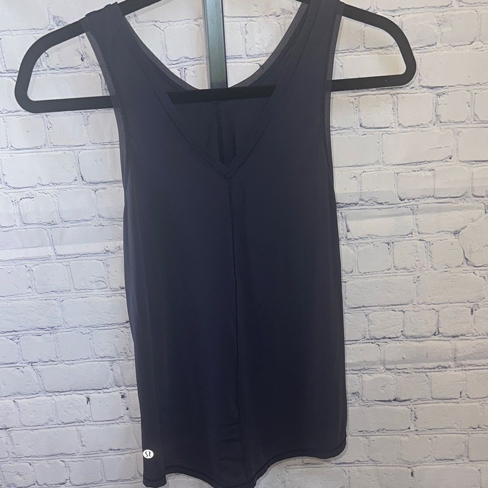 Lululemon Navy Blue V-Neck Tank Sz 2 (tag is missing)